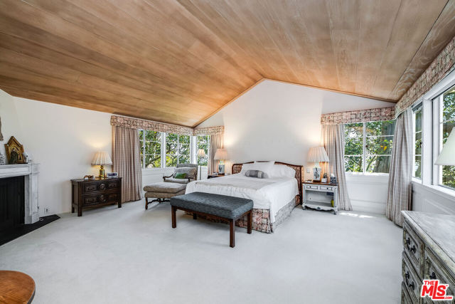 11080 Chalon Road, Los Angeles CA: https://media.crmls.org/mediaz/8e03a2bc-d819-43e1-a047-5a2e1f800c27.jpg