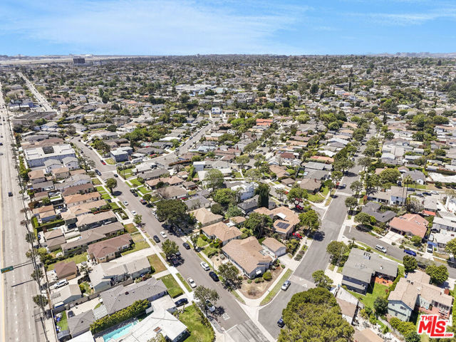 7801 Flight Avenue, Los Angeles CA: https://media.crmls.org/mediaz/8e03d400-6fa3-4d86-9e8b-8cd8bcd1fe03.jpg