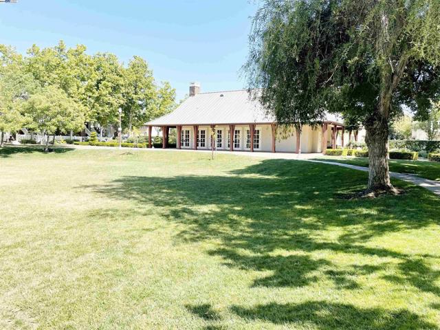 49031 Woodgrove Cmn, Fremont CA: https://media.crmls.org/mediaz/8e0451ba-df0d-48ca-a385-f663c36ebf2e.jpg