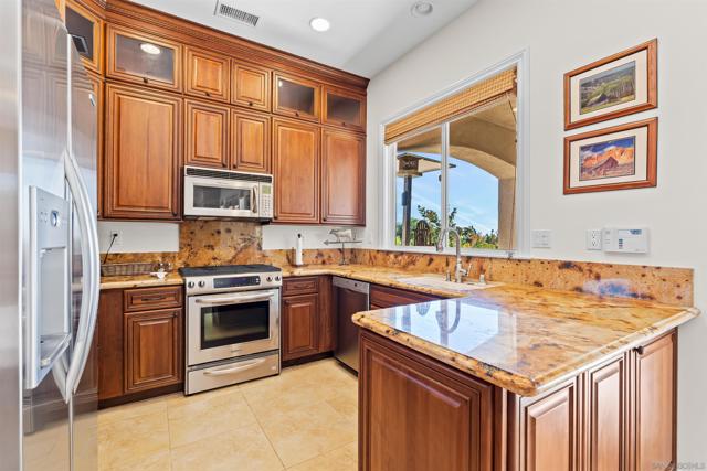 301 Cantle Lane, Encinitas CA: https://media.crmls.org/mediaz/8e047135-d74d-4fa6-b091-ed1d30397a06.jpg