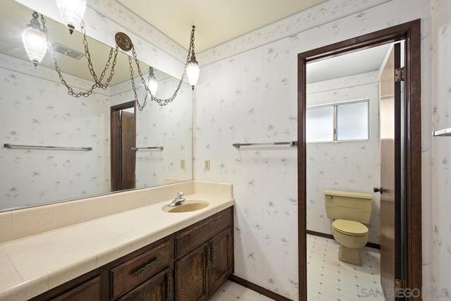 3718 Barbic Ct, Spring Valley CA: https://media.crmls.org/mediaz/8e04e9ed-c1ae-4f4f-9a9b-5653e0345457.jpg