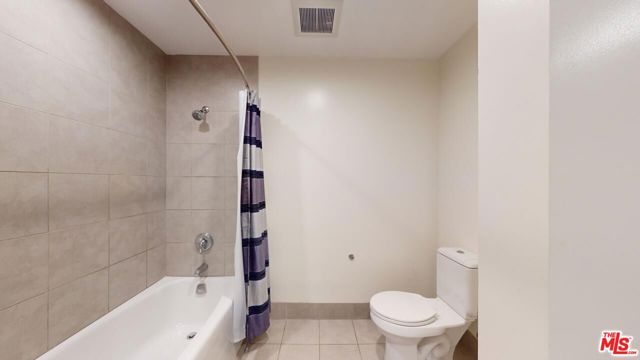 1111 S Grand Avenue, Los Angeles CA: https://media.crmls.org/mediaz/8e05937c-eb3e-4edb-95cd-ae3a981576ee.jpg