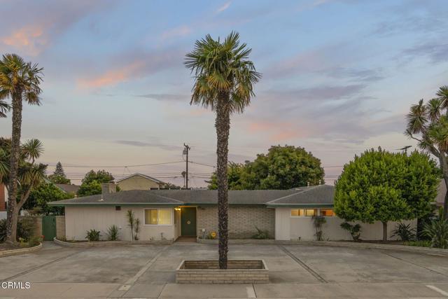 640 Fernwood Drive, Oxnard CA: https://media.crmls.org/mediaz/8e05a3ee-be71-4d8e-8f25-775ee0826dcb.jpg
