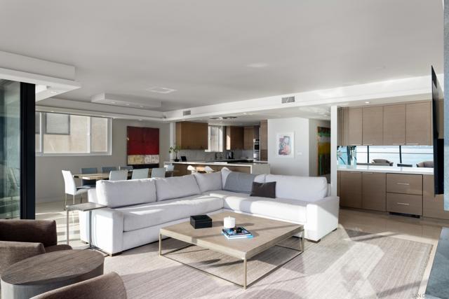 3860 Riviera Dr, San Diego CA: https://media.crmls.org/mediaz/8e060ffa-185c-445b-acb9-13cdf1a8c3c4.jpg