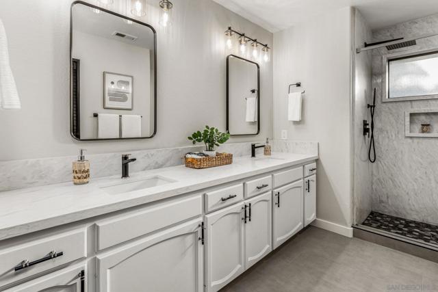 1677 S Hill Ave, Fallbrook CA: https://media.crmls.org/mediaz/8e0619e6-df26-4ca4-a29d-ba27c3dcea60.jpg