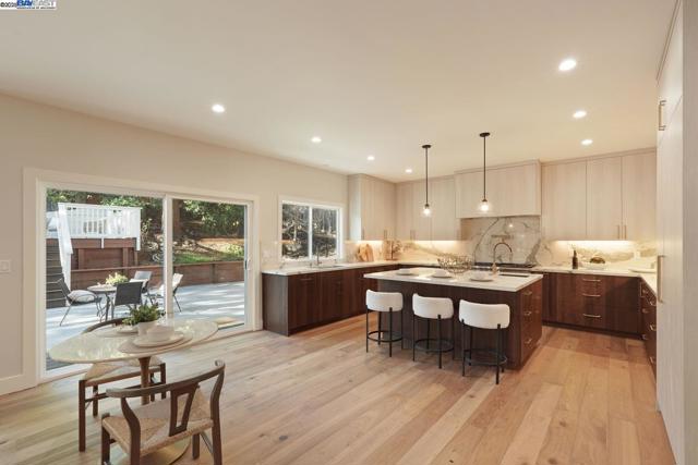 25 Mackenzie Pl, Danville CA: https://media.crmls.org/mediaz/8e065657-da95-46ec-902f-ad9a97e8da2b.jpg