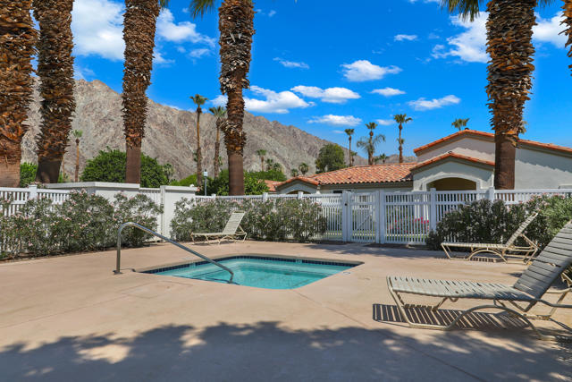 55730 Riviera, La Quinta CA: https://media.crmls.org/mediaz/8e065a2a-13f9-4486-9fd0-c80abd8a66d5.jpg
