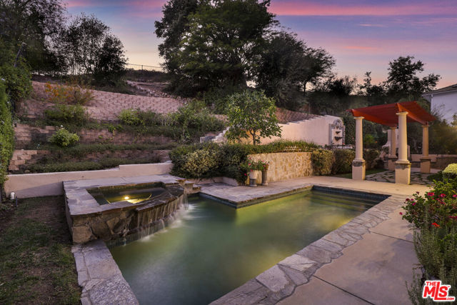 1535 Verde Ridge Lane, Westlake Village CA: https://media.crmls.org/mediaz/8e067016-b0db-4f70-b783-df5e999a5c94.jpg