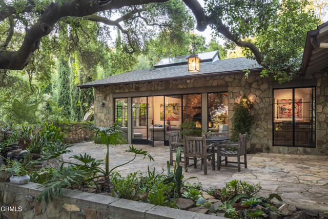 12615 Koenigstein Road, Santa Paula CA: https://media.crmls.org/mediaz/8e06b363-266e-4c93-8623-21be704b0684.jpg