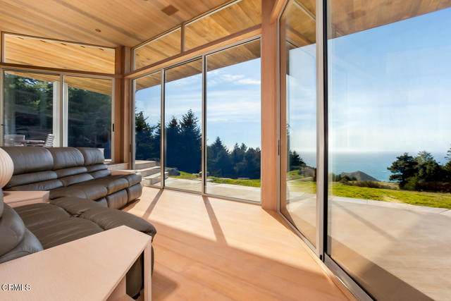 43850 Buckhorn Cove E Road, Little River CA: https://media.crmls.org/mediaz/8e075f3c-a329-4343-9071-2288c44a2336.jpg