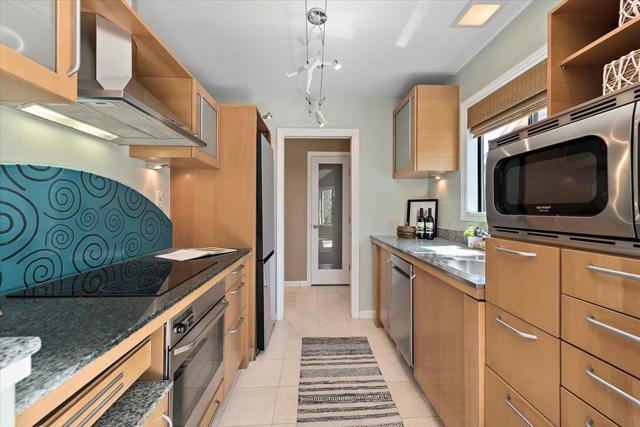953 Shoreline Drive, San Mateo CA: https://media.crmls.org/mediaz/8e080f4b-3518-474f-91ba-b7958f53ab65.jpg