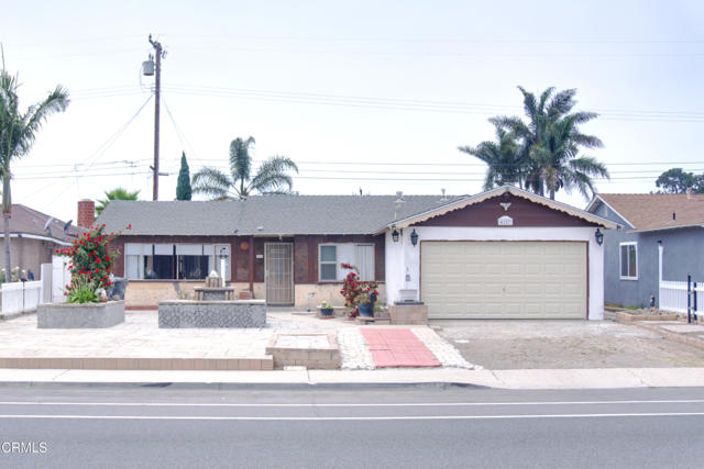4127 S C Street, Oxnard CA: https://media.crmls.org/mediaz/8e081f26-0e9f-486a-8708-1e3cad43ee5b.jpg