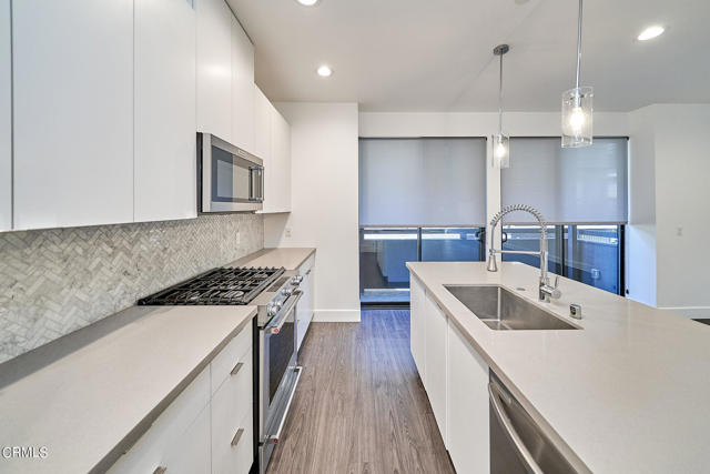 Detail Gallery Image 18 of 42 For 4201 Pennsylvania Ave #C2,  Glendale,  CA 91214 - 4 Beds | 4 Baths