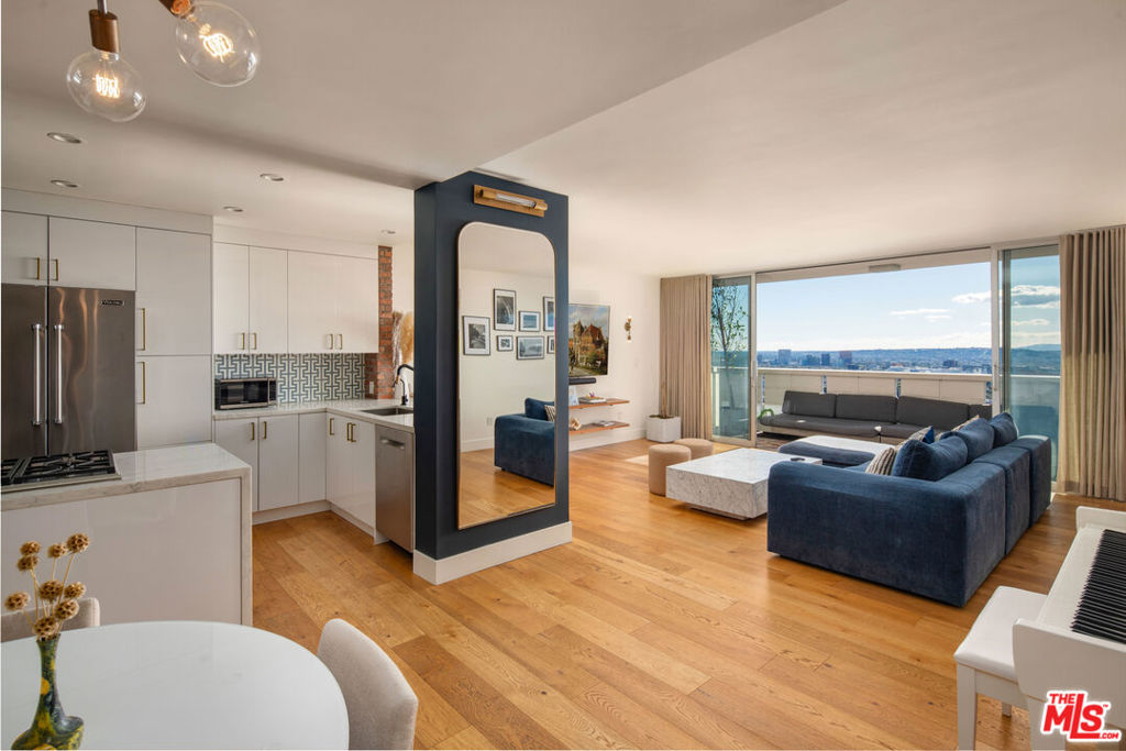 8787 Shoreham Drive #707