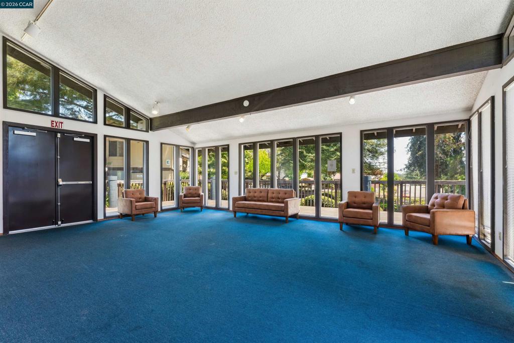 https://media.crmls.org/mediaz/8e08dd12-ec1d-459b-81b4-ab449b57f3e3.jpg?preset=X-Large