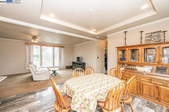 21679 Squaw Grass Trail, Redding CA: https://media.crmls.org/mediaz/8e093511-1670-4801-9bae-ee95246e270b.jpg