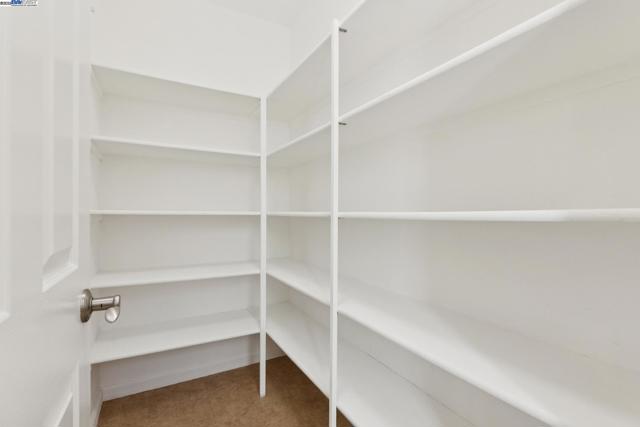 5 Cornelius Sq, Alameda CA: https://media.crmls.org/mediaz/8e093c03-f660-4d32-bdf7-dc492f0c562e.jpg