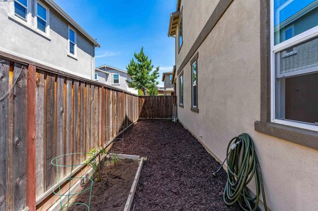 Image 32 of 38 For 2336 Endeavor Way