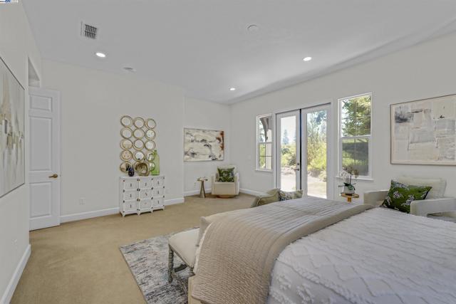 1993 Fairway Oaks Dr, Ripon CA: https://media.crmls.org/mediaz/8e0b08b3-b5ef-47d1-93e1-090ee4125806.jpg