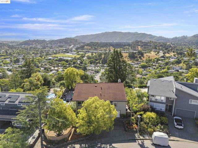 1051 Lea Drive, San Rafael CA: https://media.crmls.org/mediaz/8e0b0a96-af56-4ba0-b87c-b565cde825d4.jpg