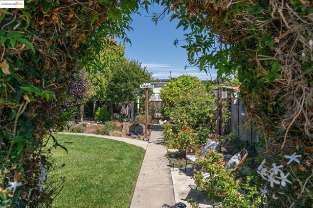 952 Amador St, Richmond CA: https://media.crmls.org/mediaz/8e0b1330-a984-48b4-a9c0-4383cc4a5625.jpg