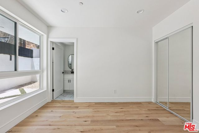 2111 1/2 Holly Drive, Los Angeles CA: https://media.crmls.org/mediaz/8e0b3182-a9fd-4f0e-9592-9c2371fce252.jpg