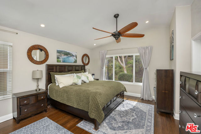 5136 Pesto Way, Oak Park CA: https://media.crmls.org/mediaz/8e0b382e-babb-46f8-a1fc-a84c1c61aa42.jpg