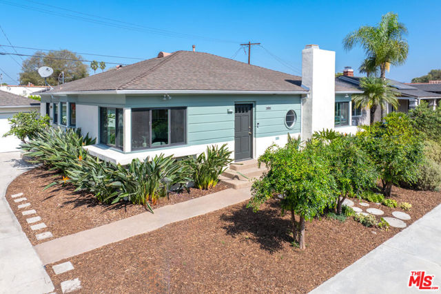 3987 Roxton Avenue, Los Angeles CA: https://media.crmls.org/mediaz/8e0bf5c0-b2e8-4886-9dfb-f04506fb7266.jpg
