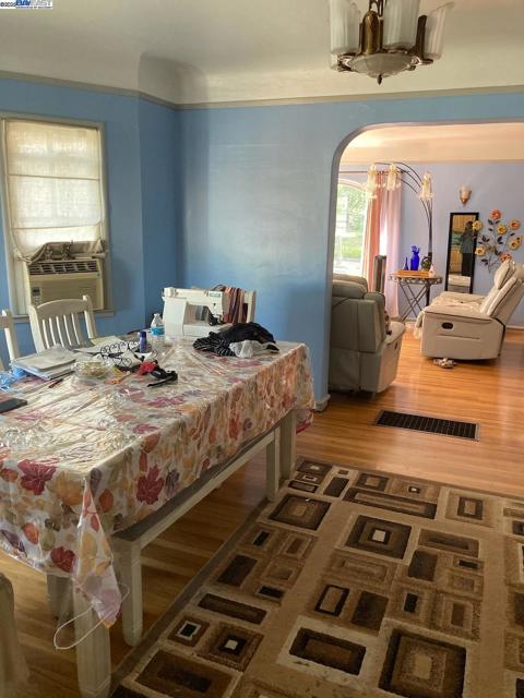 22234 Prospect St, Hayward CA: https://media.crmls.org/mediaz/8e0c7025-1bfc-4948-8870-55a205510469.jpg