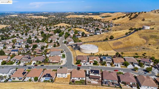 3680 Mallard Ct, Antioch CA: https://media.crmls.org/mediaz/8e0cfeda-95fb-4769-8151-b26b0be0384c.jpg