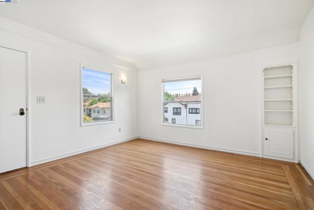 2200 Peach St, Pinole CA: https://media.crmls.org/mediaz/8e0d1e22-9503-4d81-90e2-5f5ea5411f41.jpg