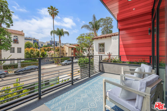 1200 N Orange, West Hollywood CA: https://media.crmls.org/mediaz/8e0dc50c-2bd9-46eb-8618-e8a5b19fd83c.jpg