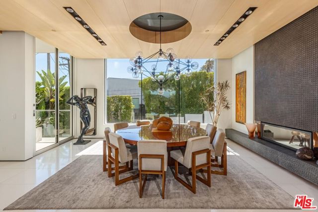 1740 Bel Air Road, Los Angeles CA: https://media.crmls.org/mediaz/8e0e12b6-8456-439d-9b61-e5094284652e.jpg