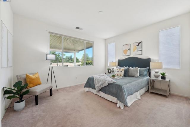 491 Central Park Pl, Brentwood CA: https://media.crmls.org/mediaz/8e0e144b-4b22-41e3-84dd-2e95d1f762fd.jpg