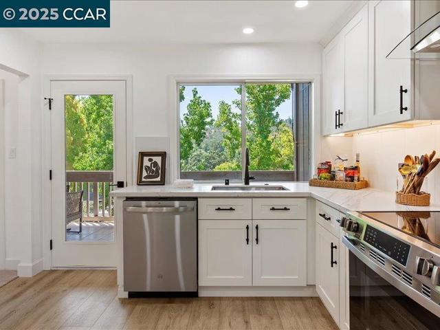 2175 Cactus Ct, Walnut Creek CA: https://media.crmls.org/mediaz/8e0e7dc0-f035-406e-9257-6b25c39c2915.jpg