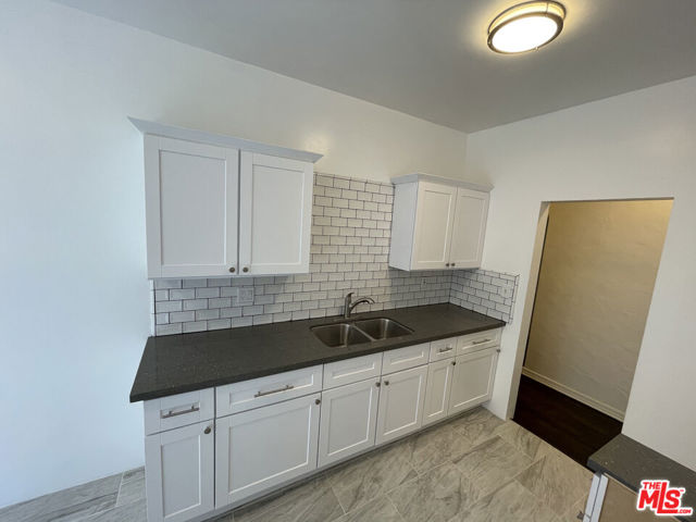 4264 Leimert Boulevard, Los Angeles CA: https://media.crmls.org/mediaz/8e0e9a19-9f55-45ab-8ecf-23f6e02776a2.jpg