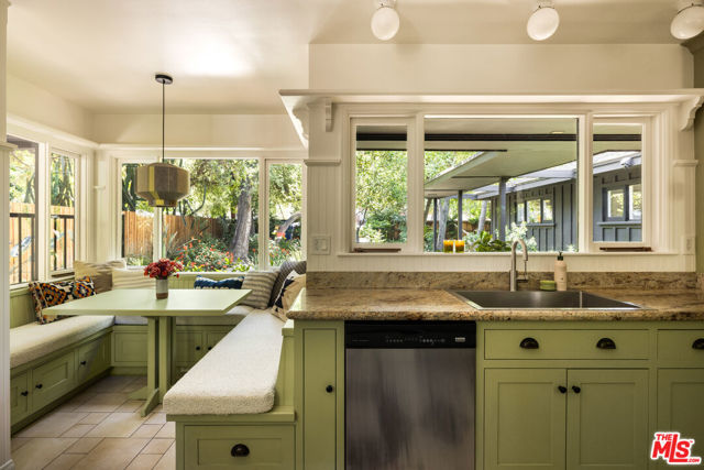 8427 Oswego Street, Sunland CA: https://media.crmls.org/mediaz/8e0effa3-f52b-40e7-b104-246b10e00891.jpg