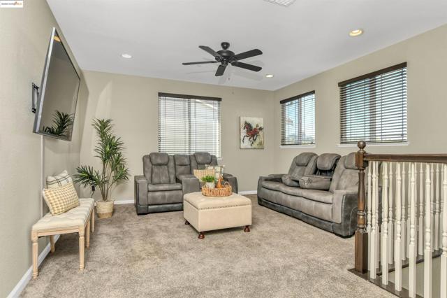 847 Dunmore St, Oakley CA: https://media.crmls.org/mediaz/8e0f2908-f305-4fd2-bf05-4afe6a052a90.jpg