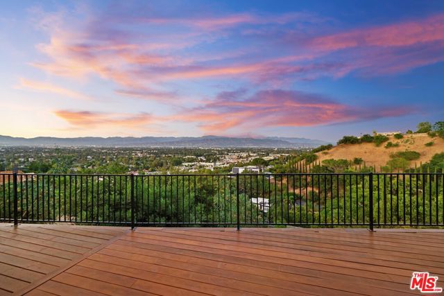3631 Sunswept Drive, Studio City CA: https://media.crmls.org/mediaz/8e0fb955-2a74-4f3d-b7b5-4c8410961988.jpg