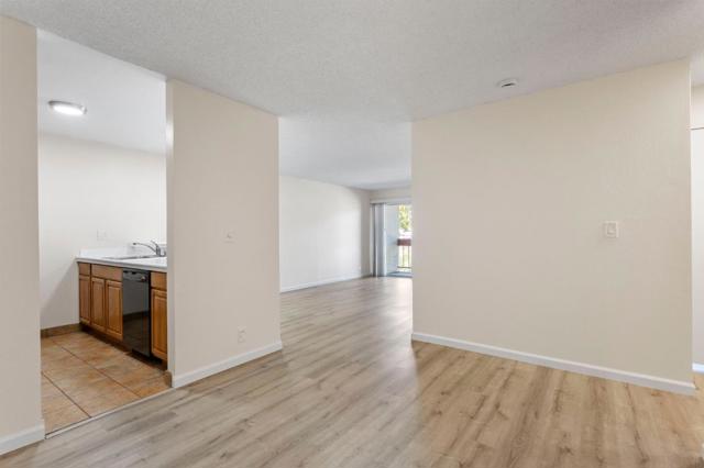288 Whitmore Street, Oakland CA: https://media.crmls.org/mediaz/8e109e7b-18e6-4f63-938c-28b6b6f4e290.jpg