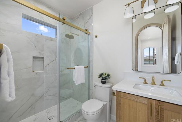 Image 37 of 72 For 711 Country Club Ln