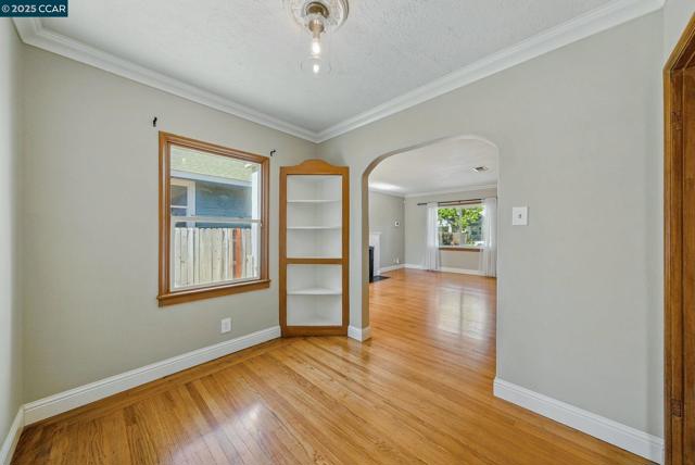 3832 33rd St, Sacramento CA: https://media.crmls.org/mediaz/8e11fb79-1ef2-427a-9cb4-213a0452f8a1.jpg