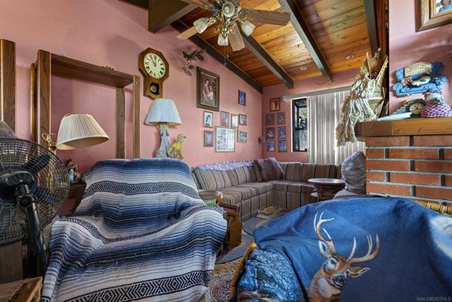 293 Paden Dr, Spring Valley CA: https://media.crmls.org/mediaz/8e12a66f-2056-4491-a634-7ae8b8b59035.jpg