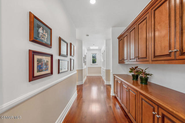 1816 Brittany Park Road, Camarillo CA: https://media.crmls.org/mediaz/8e12f98a-d7fd-4c08-9cd9-9db63e053a92.jpg