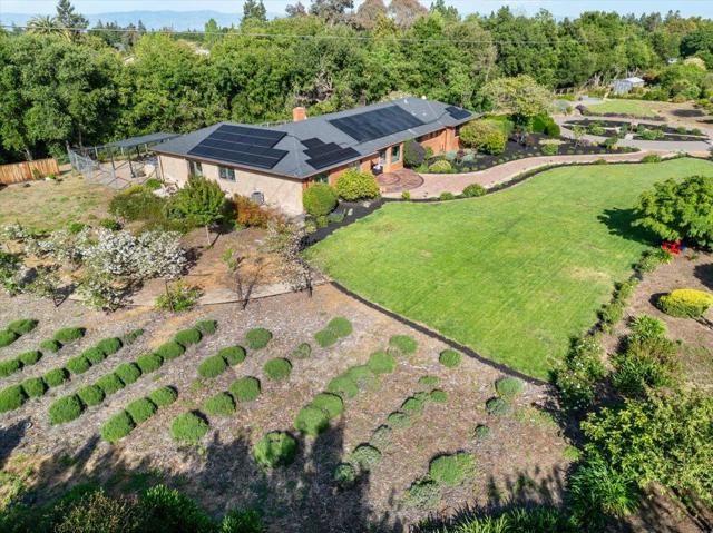 20811 Norada Court, Saratoga CA: https://media.crmls.org/mediaz/8e13ef4b-4138-4d4f-98da-f324d3052355.jpg