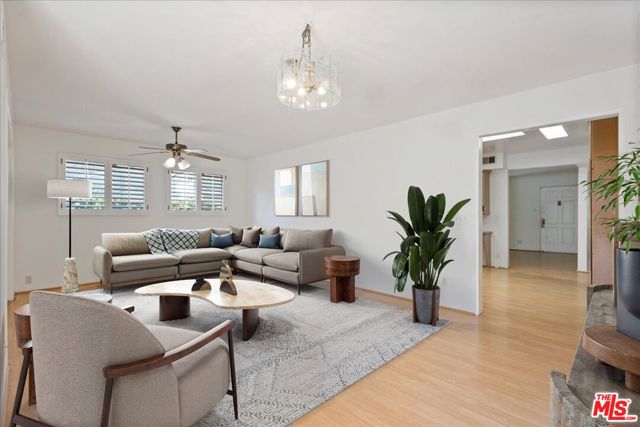 4210 Alcove Avenue, Studio City CA: https://media.crmls.org/mediaz/8e13fd0a-0464-4f2b-9ff8-39423174ef21.jpg