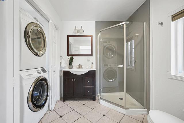 17526 Parker Rd, Castro Valley CA: https://media.crmls.org/mediaz/8e14a3fb-574c-4eef-a7a8-d5e959323491.jpg