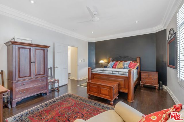 308 N Sycamore Avenue, Los Angeles CA: https://media.crmls.org/mediaz/8e14bad5-1e1a-4617-a508-0157b2835052.jpg
