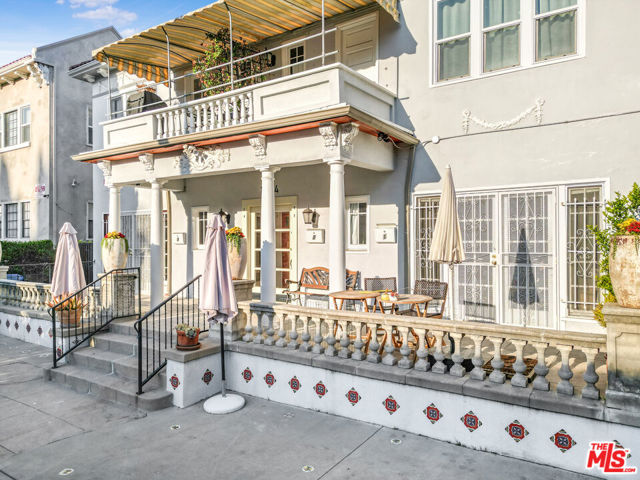 1944 Argyle Avenue, Los Angeles CA: https://media.crmls.org/mediaz/8e14bf34-1772-428c-bf40-c663af276e4a.jpg