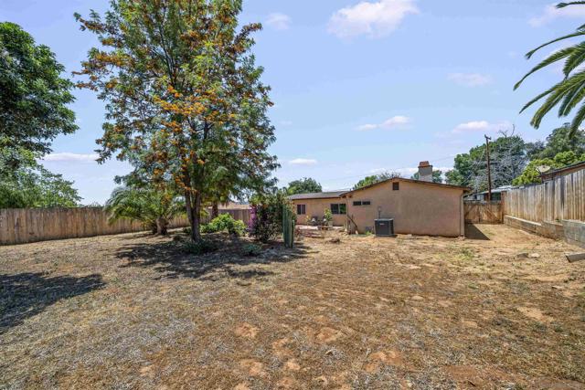 1333 Clove St, El Cajon CA: https://media.crmls.org/mediaz/8e14c0fa-661c-4509-821f-bc62cb5a95af.jpg